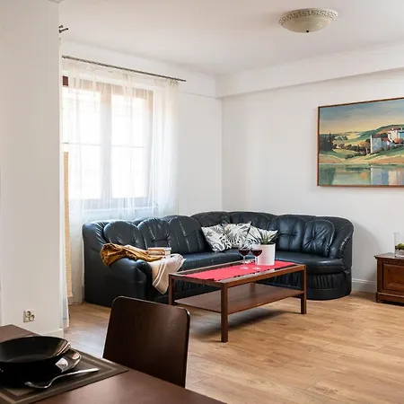 Leoapart Apartment